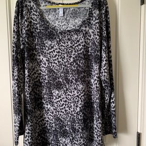LulaRoe 2x Lynnae long sleeve top